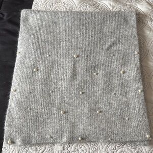 Vero Moda Grey Pearl-Embellished scarf